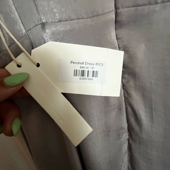 Size medium pendrell midi dress from little mountain Vancouver - Picture 2 of 3